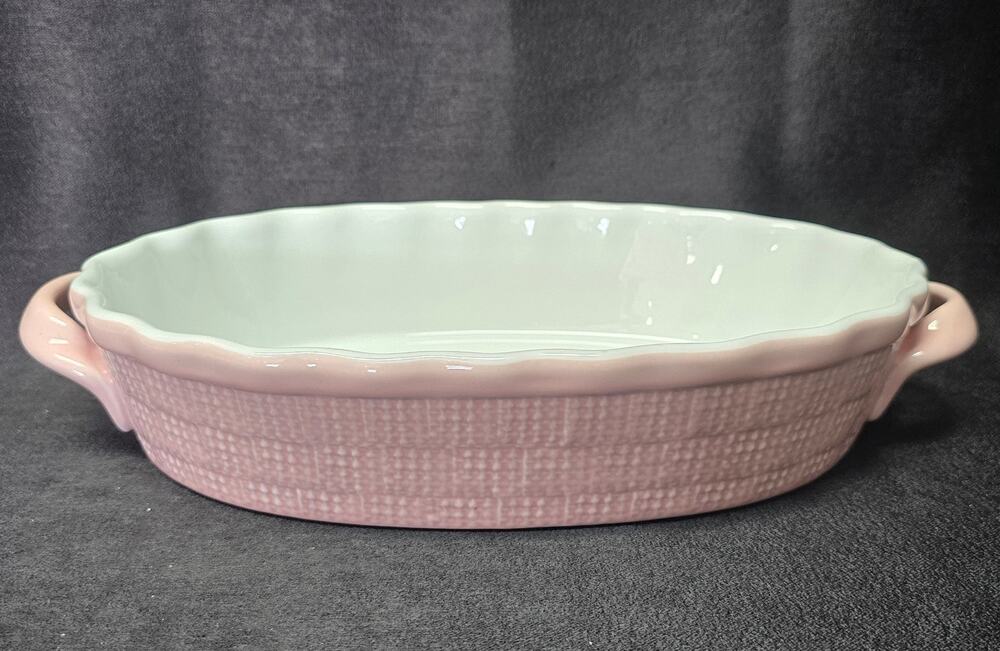 Beautiful Pink Basket Weave Casserole Dish w. Handles